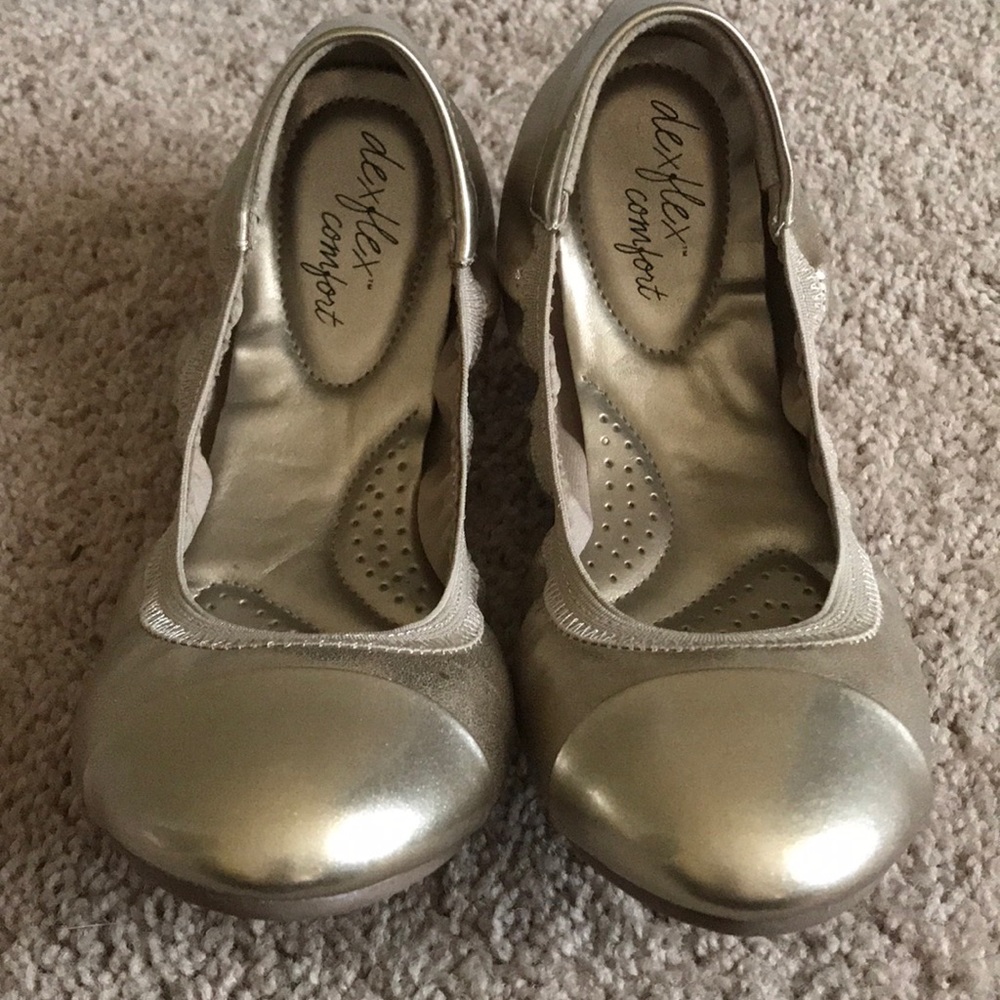 NWOT dexflex gold flats